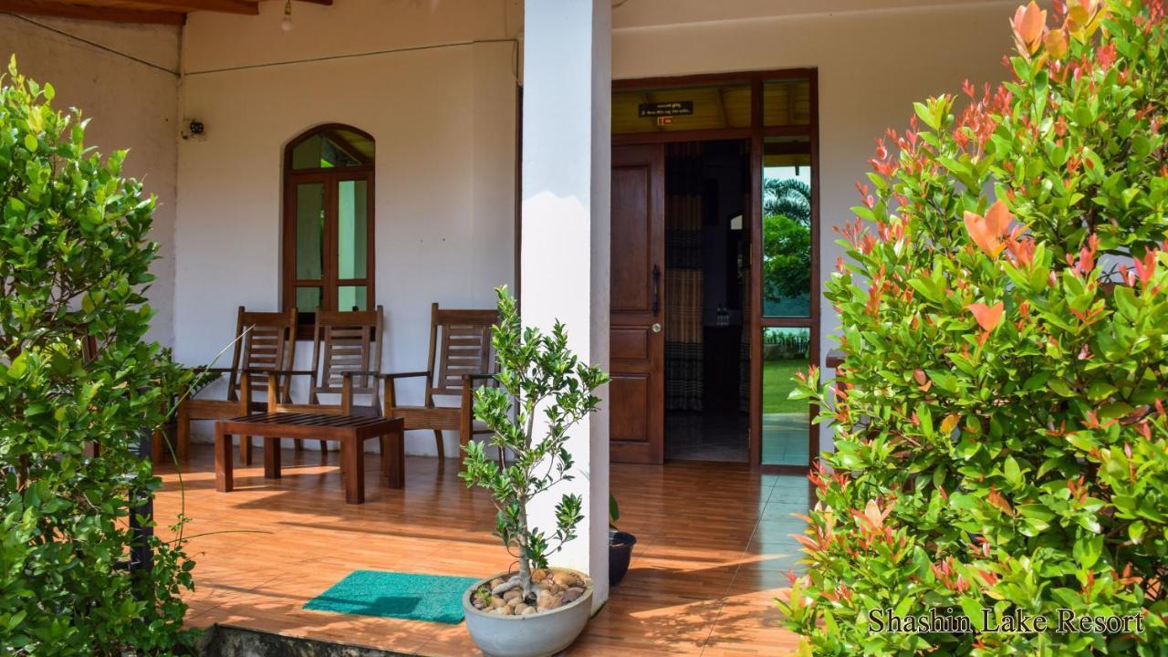 Shashin Lake Resort Дамбула Екстериор снимка